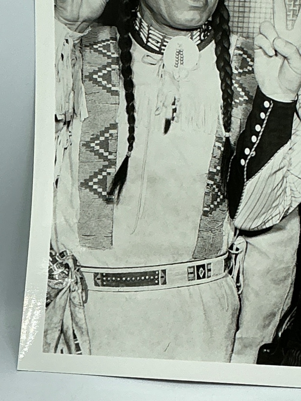 Roy Rogers & Iron Eyes Cody B&W Western Photo Peace Sign 8x10 1990 - Picture 5 of 6